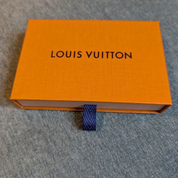 Louis Vuitton Spirit Nano leather bracelet-like new - Picture 12 of 13